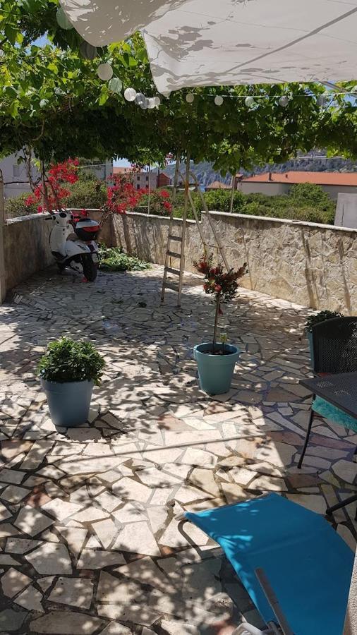 Apartments Popaj Komiza Luaran gambar