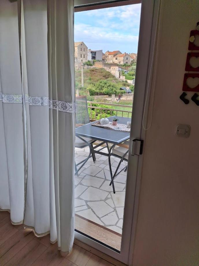 Apartments Popaj Komiza Luaran gambar