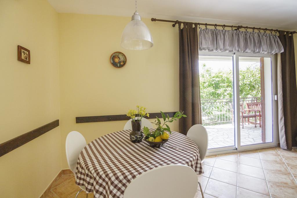 Apartments Popaj Komiza Luaran gambar