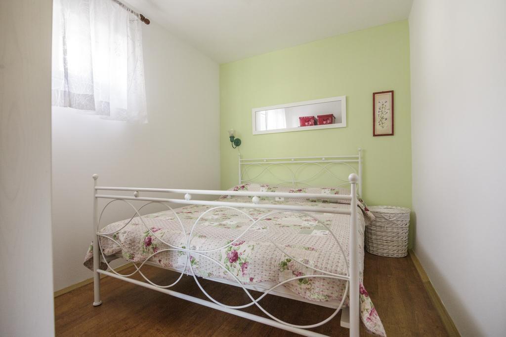 Apartments Popaj Komiza Luaran gambar