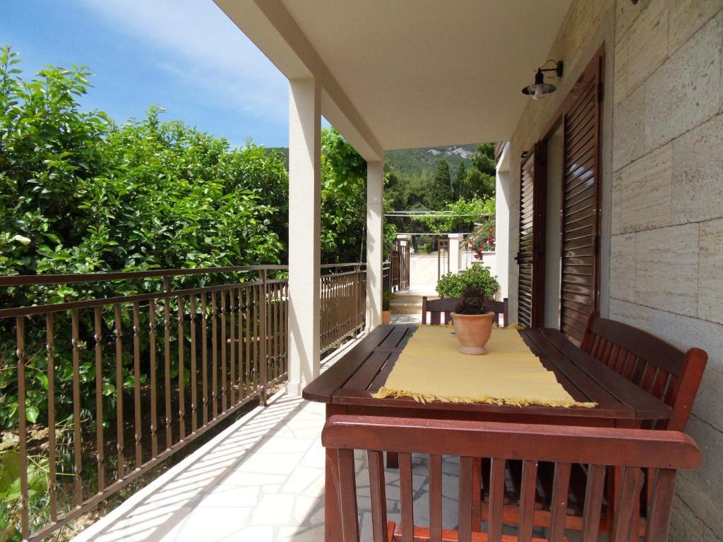 Apartments Popaj Komiza Bilik gambar