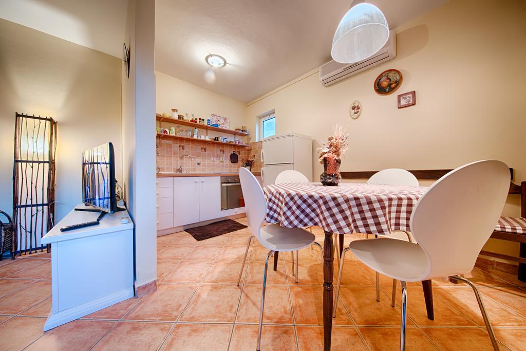 Apartments Popaj Komiza Luaran gambar
