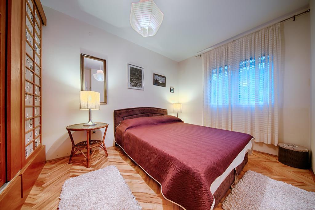 Apartments Popaj Komiza Luaran gambar