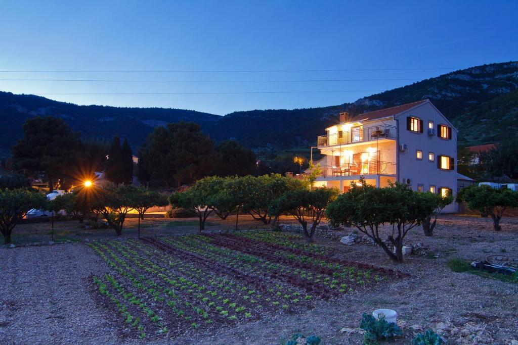Apartments Popaj Komiza Bilik gambar